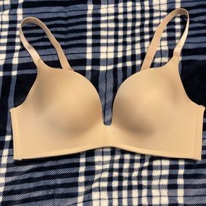 SUPER SALE Maidenform Smoothing Bra